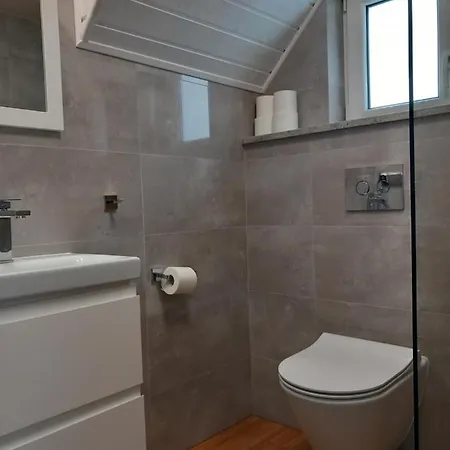 Apartament Na Komandorskiej Drewniane *