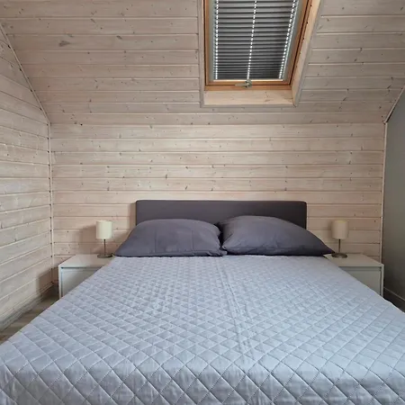 Na Komandorskiej Drewniane Apartament *