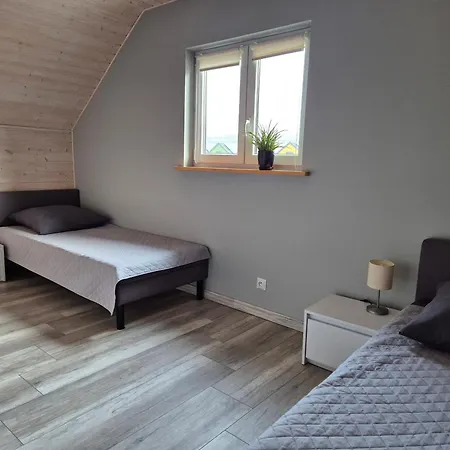 Na Komandorskiej Drewniane 公寓 *